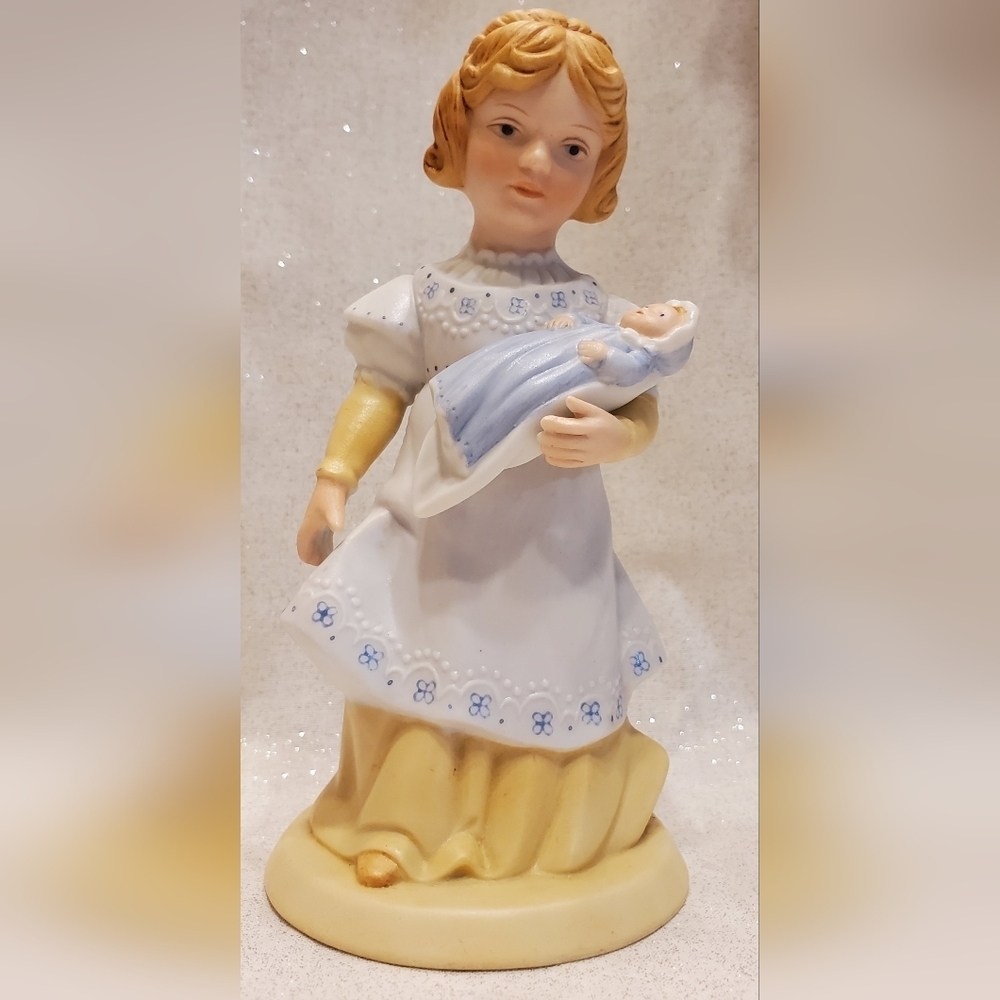 1981 Avon "a mothers love" Porcelain Figurine